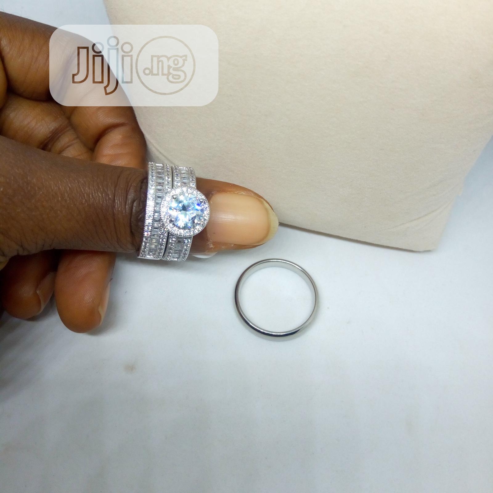Exotic Couple's Wedding Ring Inside A Ring Box - Silver