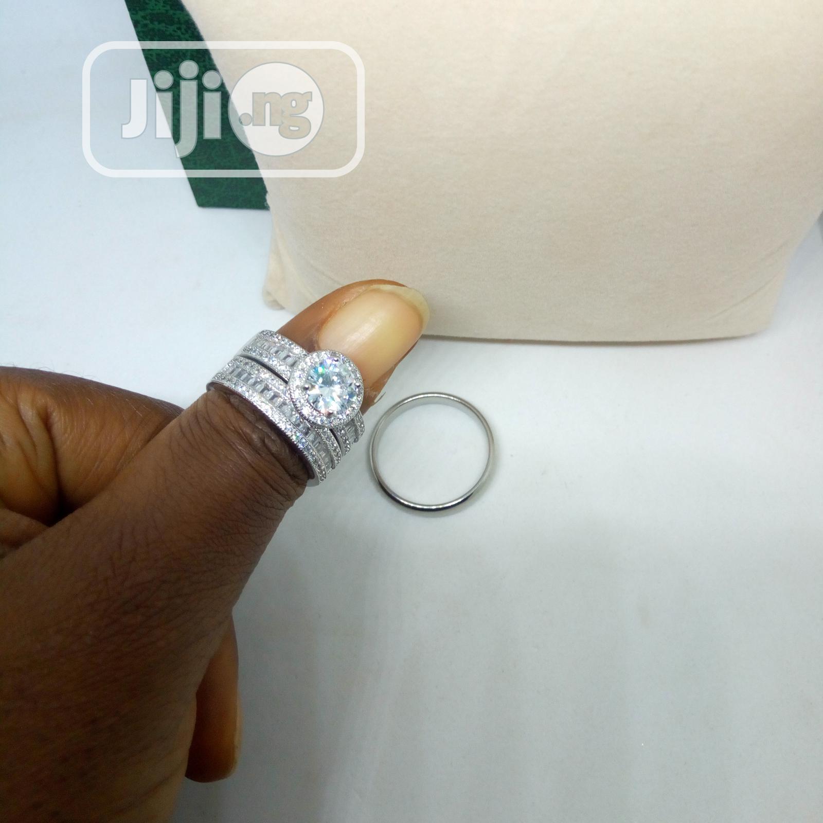 Exotic Couple's Wedding Ring Inside A Ring Box - Silver