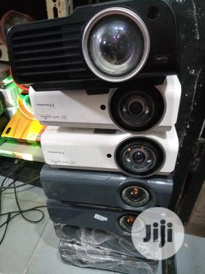 Cheap Tokunbu Short Projector With HDMI