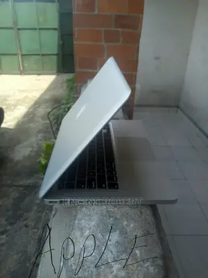 Laptop Apple MacBook Pro 8GB Intel Core I5 HDD 500GB