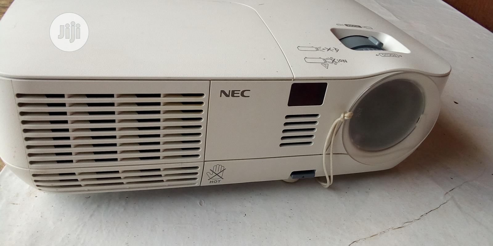 NEC Projector