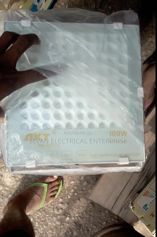 Akt Flood Light