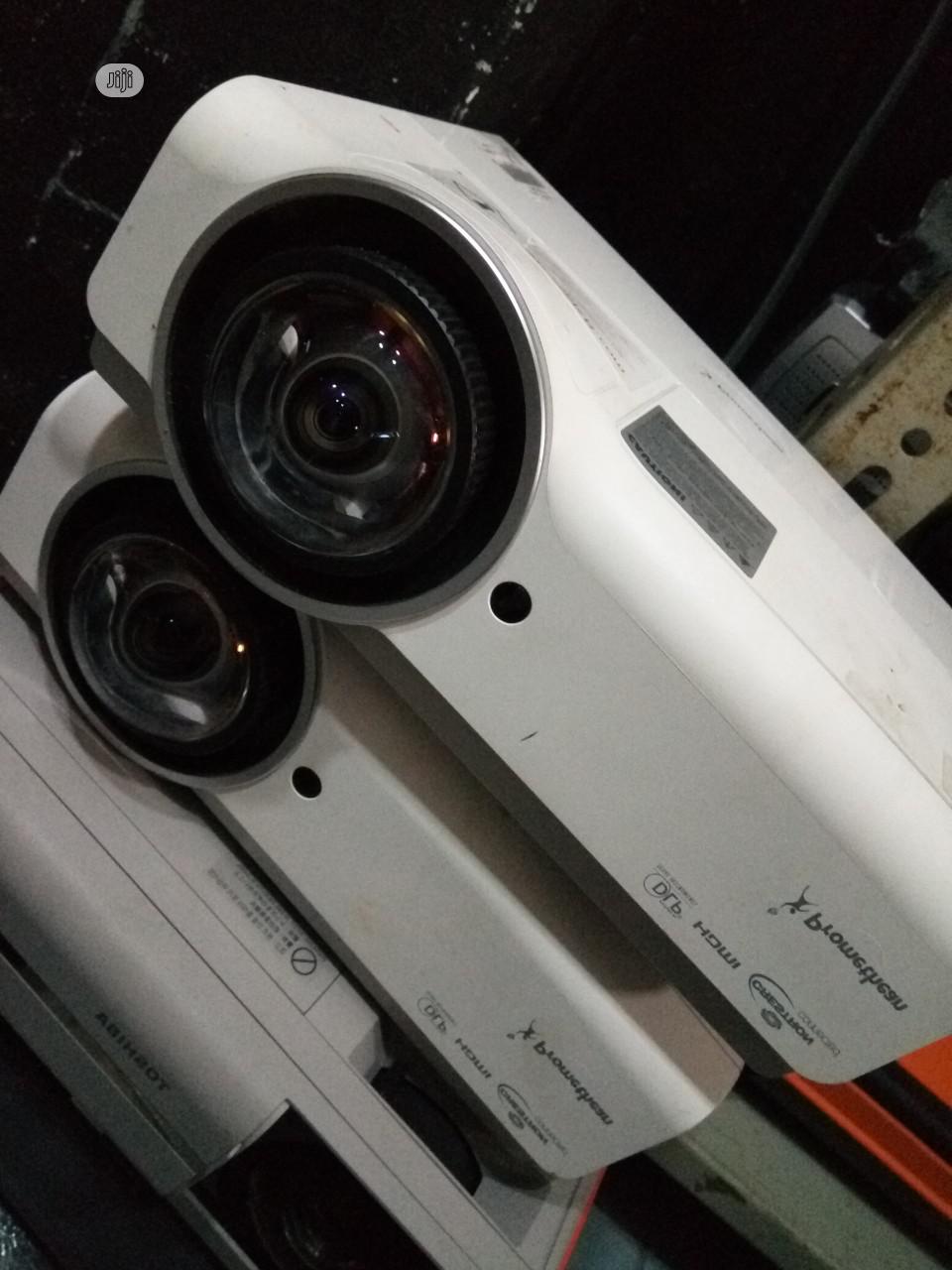 Projector for Large Auditoriums With HDMI