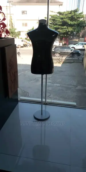 Black Colour Metal Pole Leg Half Body Display Mannequins