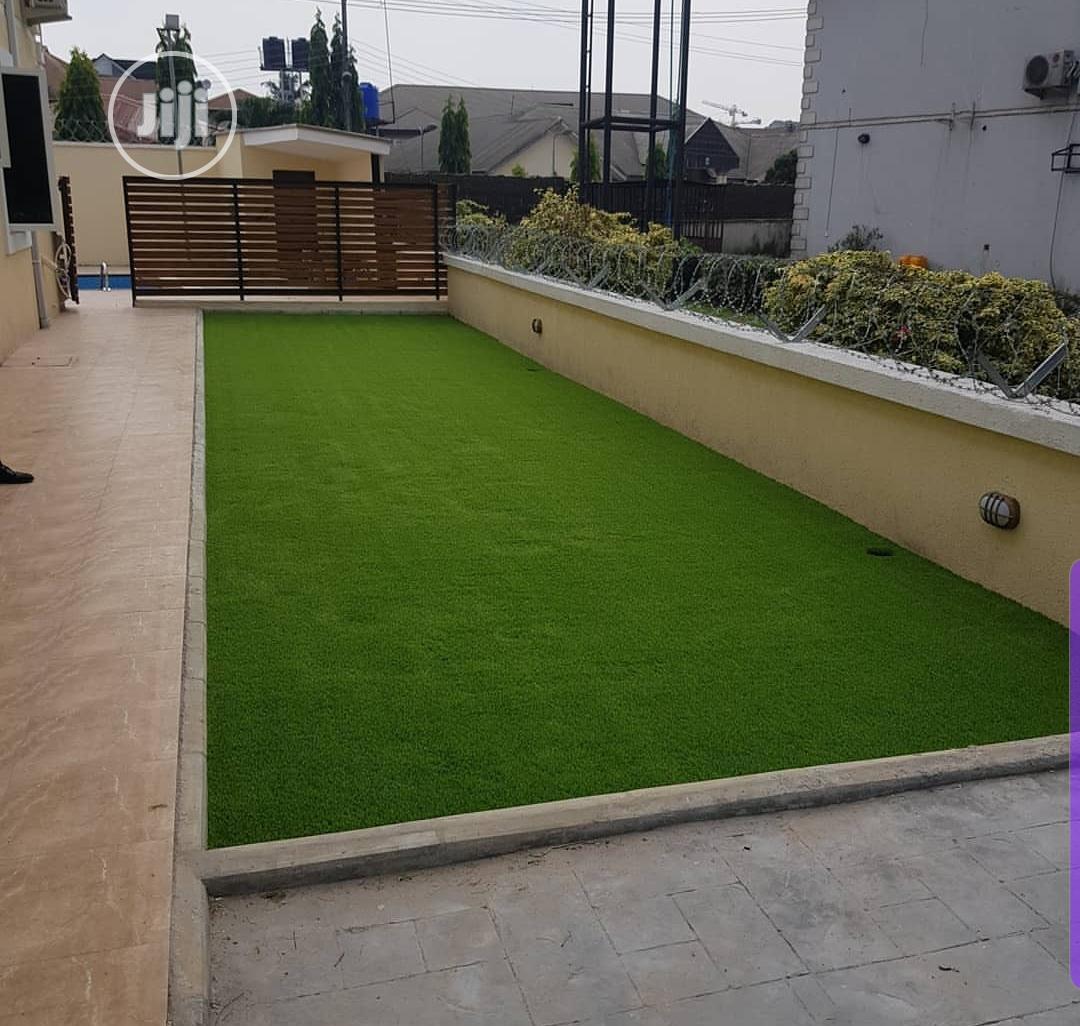 High Quality Artificial Green Grass for Home Garden.