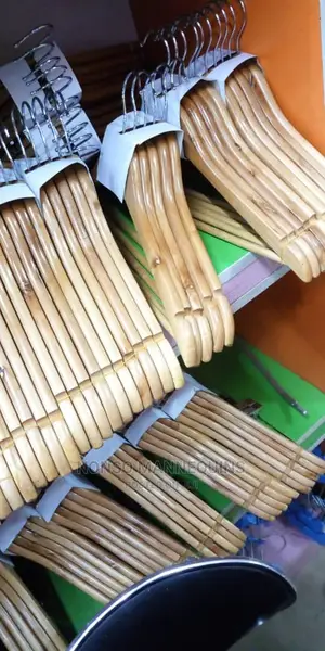 Wooden Clothes Display Quality Hangersss