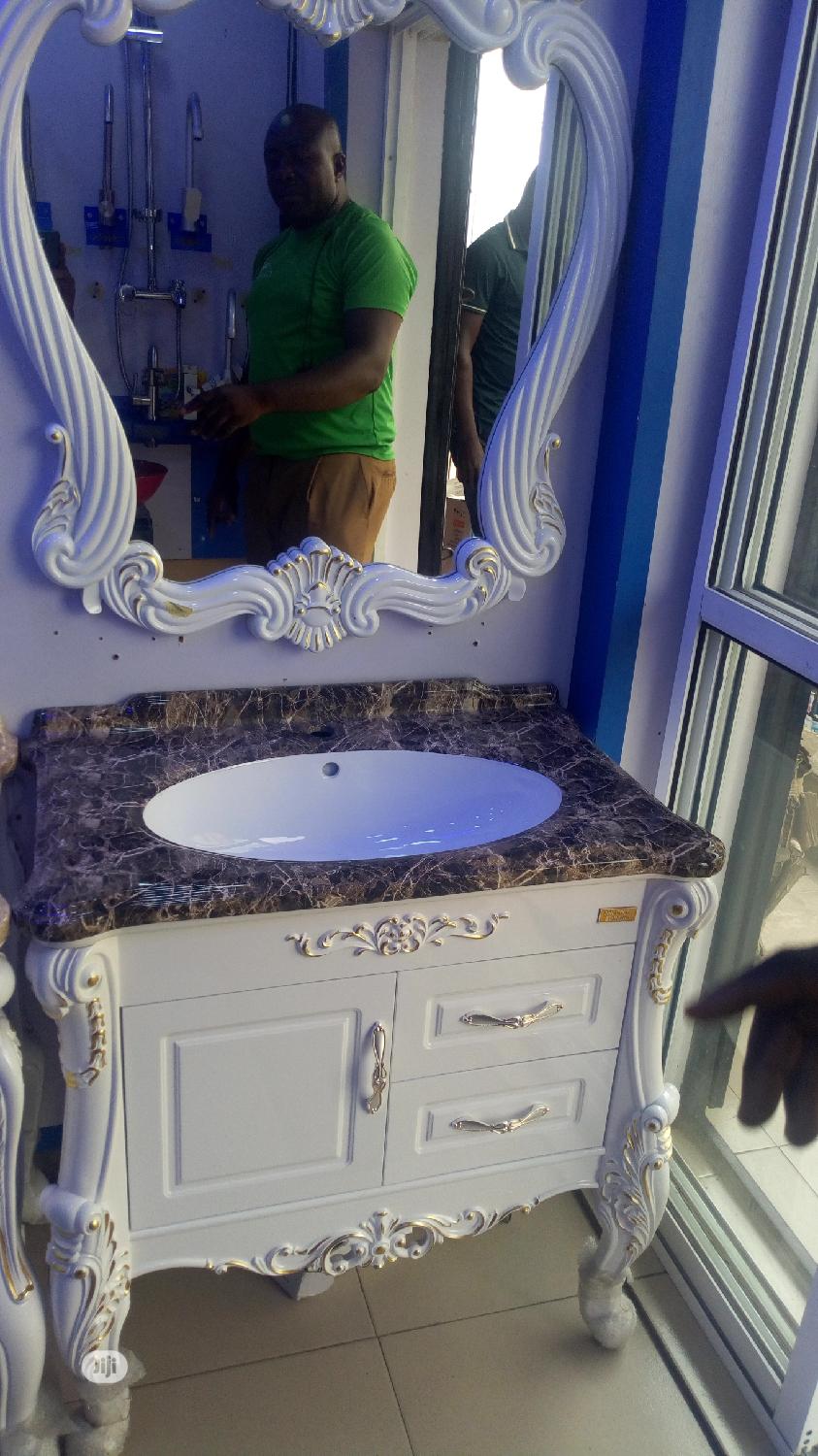 Cabinet Basin