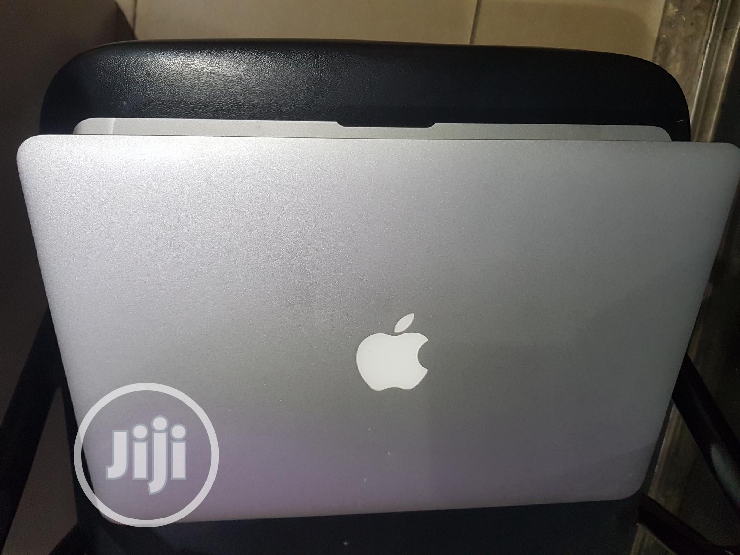 Laptop Apple MacBook Air 4GB Intel Core I5 SSD 128GB