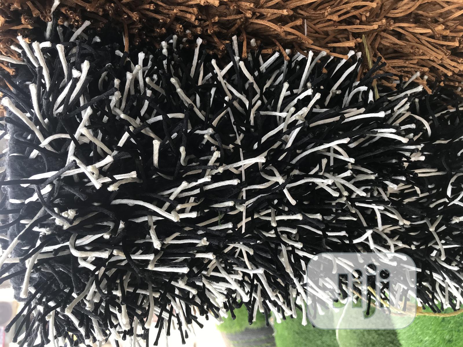 Black and White Poly Shaggy 4/6