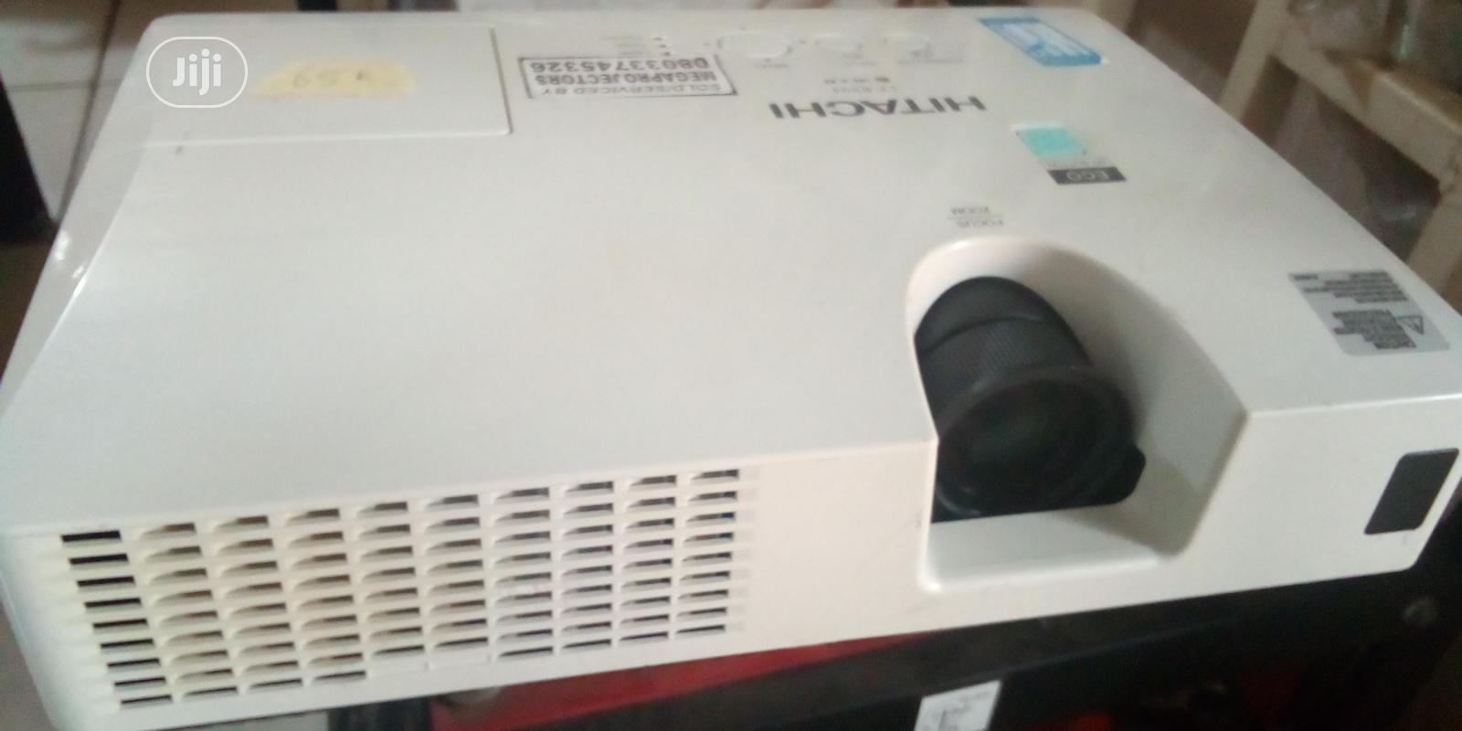 Hitachi Projector