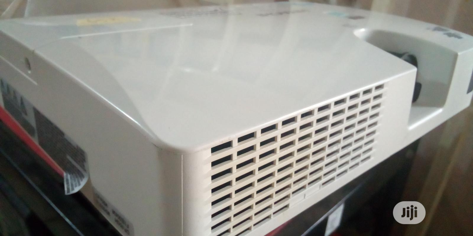 Hitachi Projector