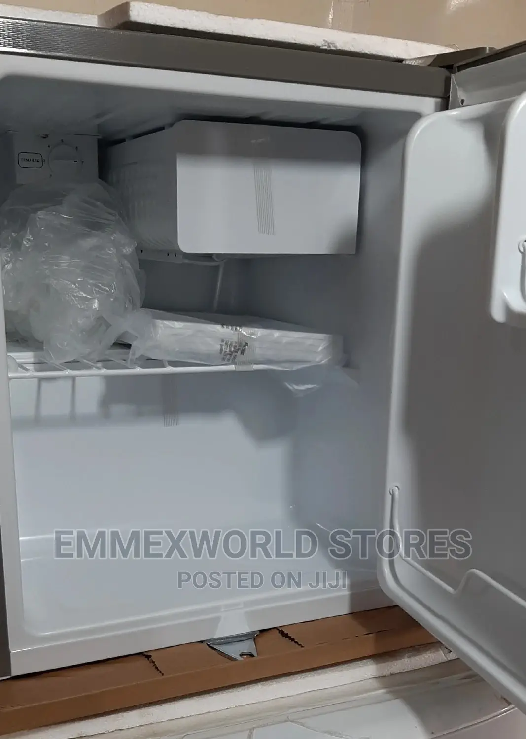 Hisense Bedside Fridge 046dr