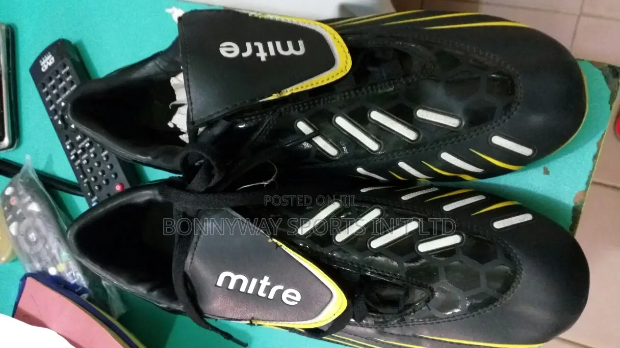 Adidas & Nike, Soccer Boot