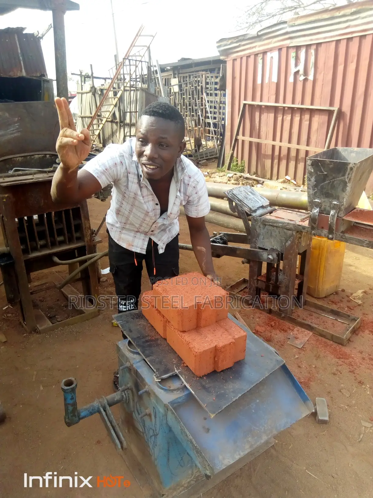 Hydro-Eletric Bricks and Blocks Moulding Machines