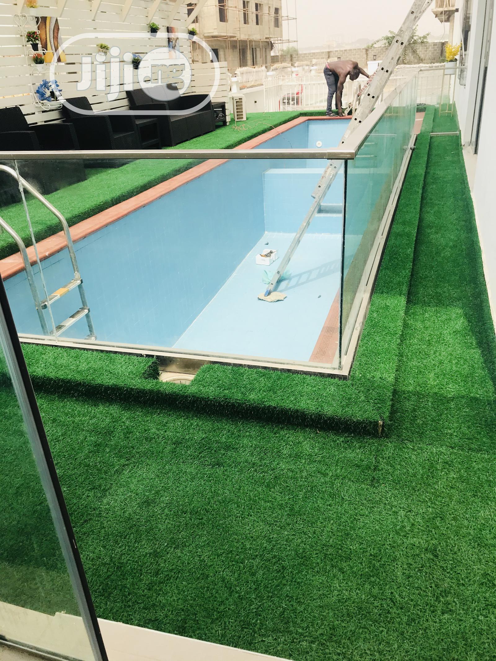 Quality Grass Rugs For Pool Side