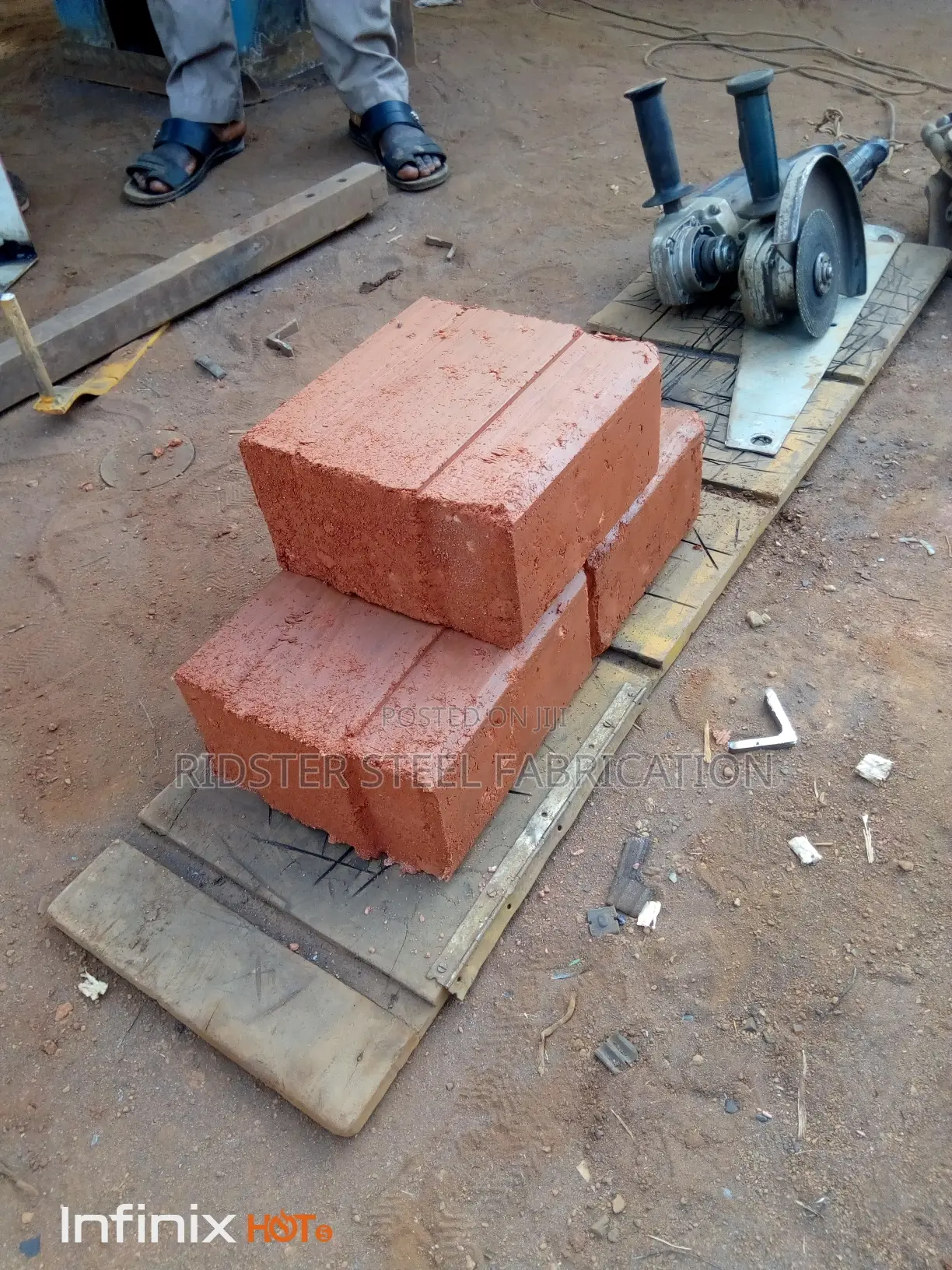 Hydro-Eletric Bricks and Blocks Moulding Machines