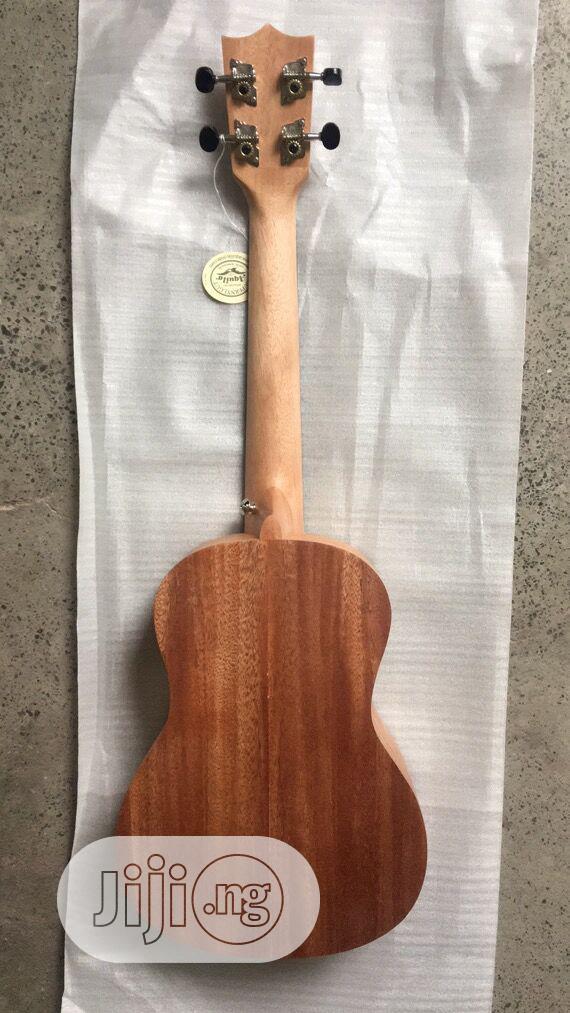 Hallmark-Uk Concert Ukulele Huk30n
