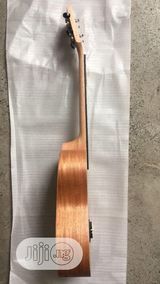 Hallmark-Uk Concert Ukulele Huk30n