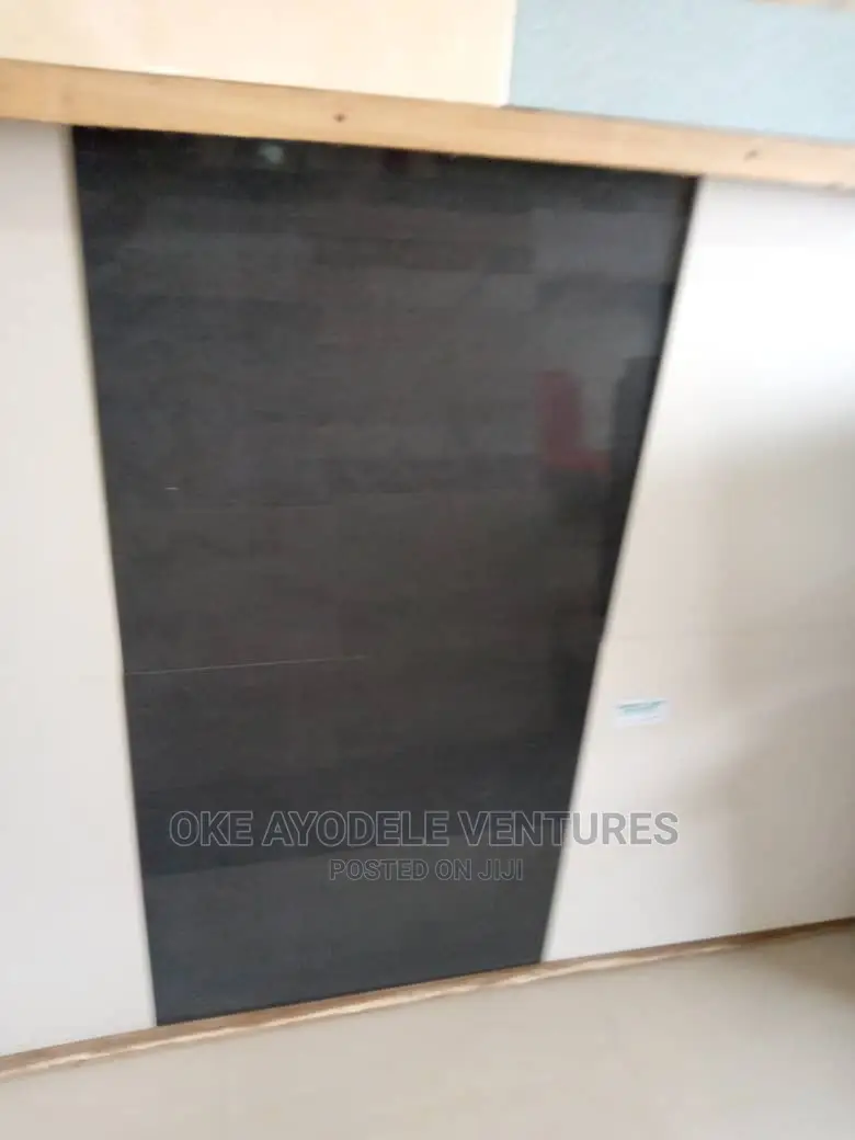 Super Polished 60/60 Plain Black