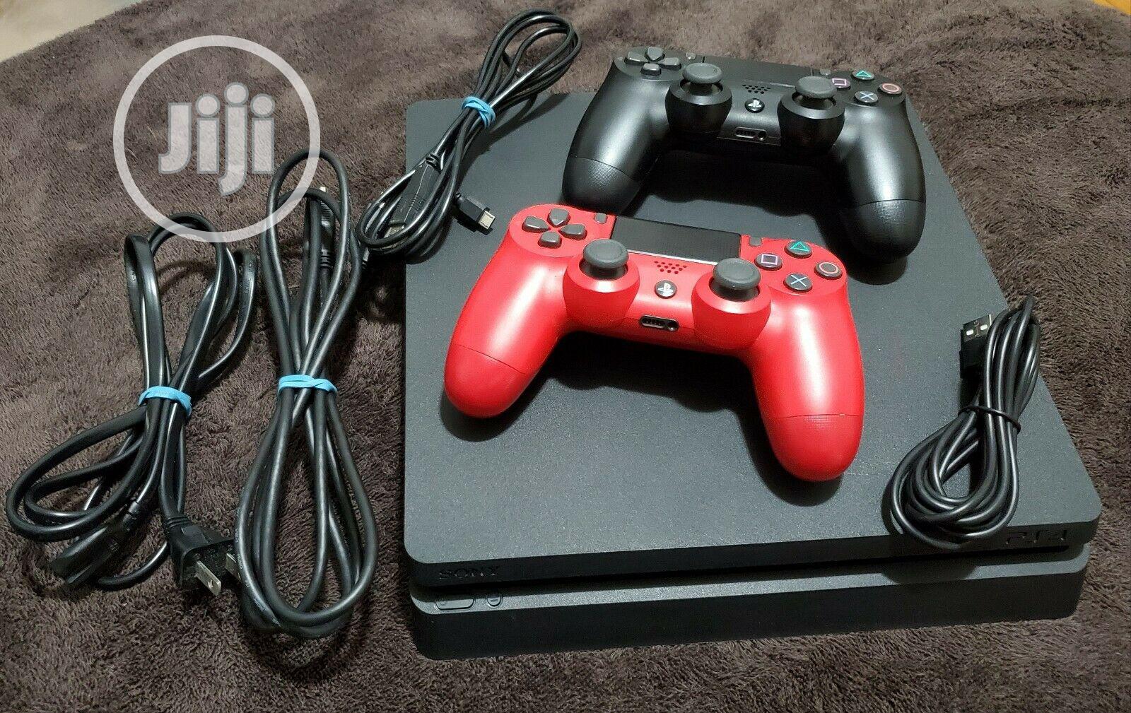 UK Used Ps4 With Two Controllers