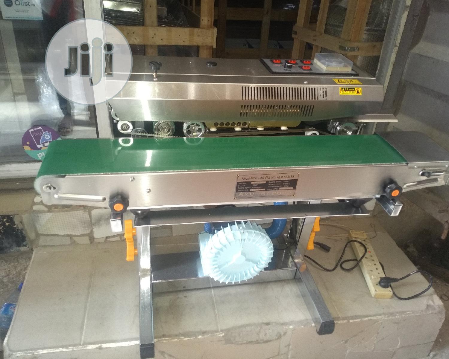 Vacuum Continuous Sealing Machine