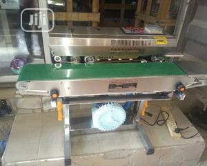 Vacuum Continuous Sealing Machine