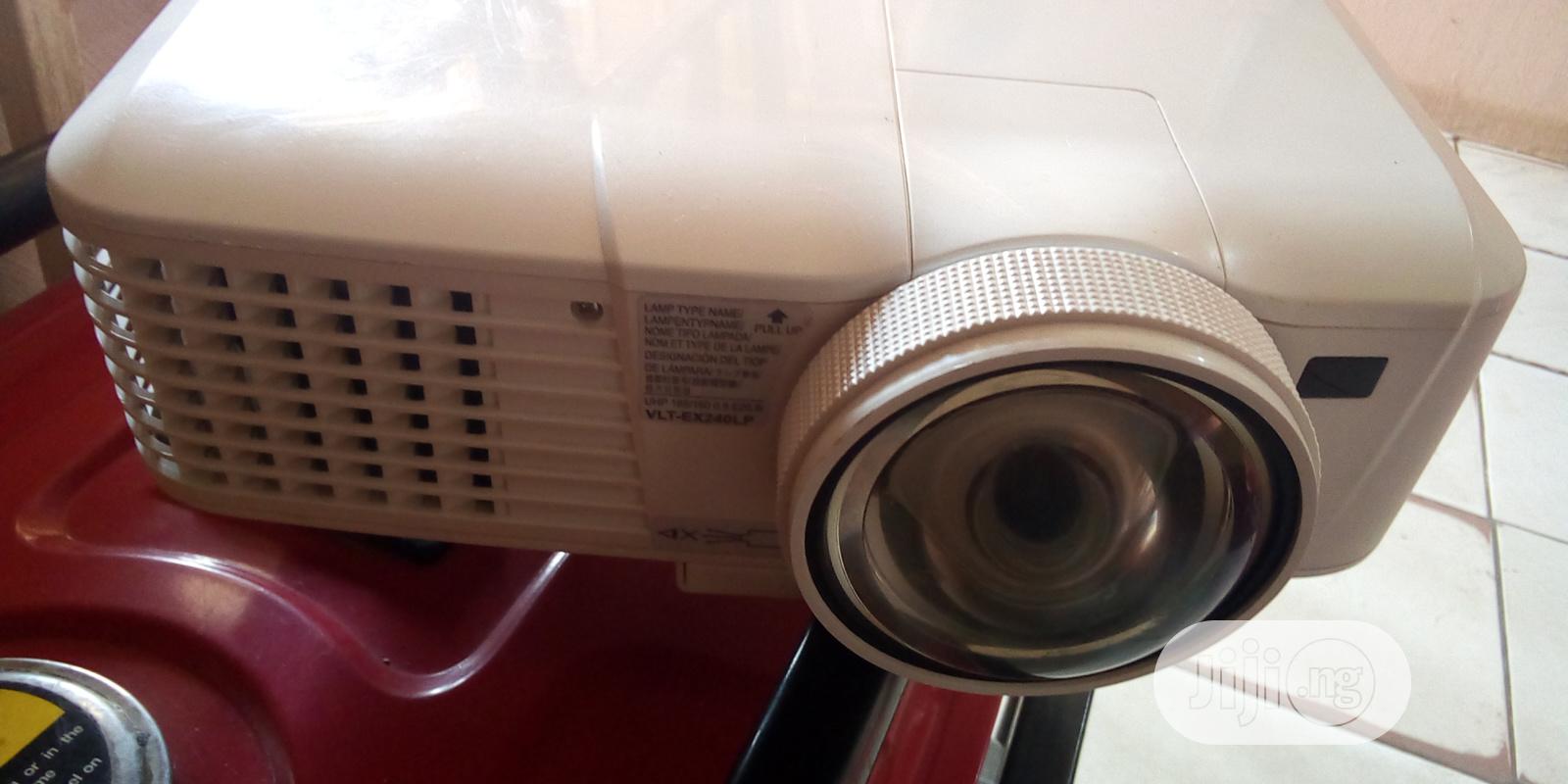 Mitsubishi Projector