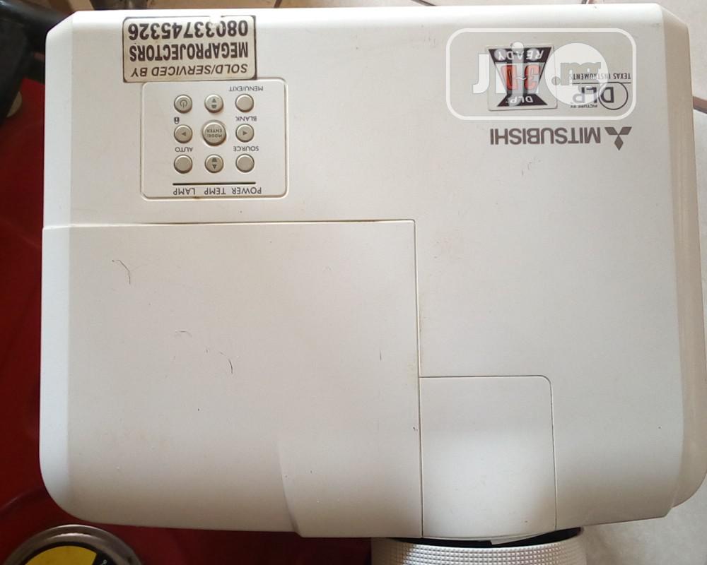 Mitsubishi Projector