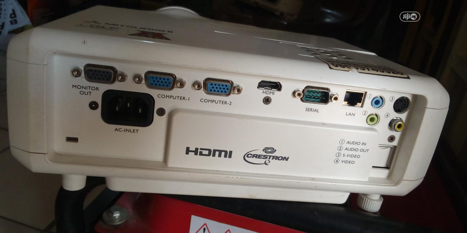 Mitsubishi Projector