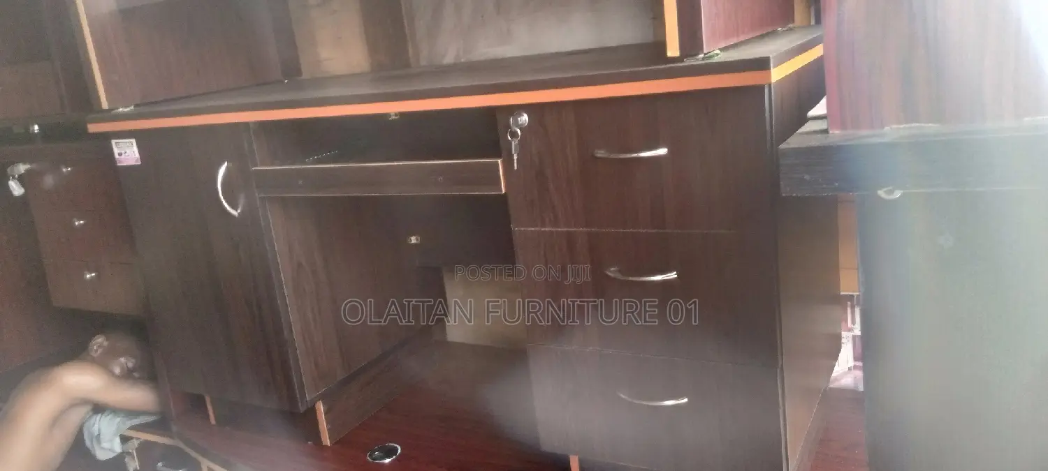 1.4 Executive Office Table