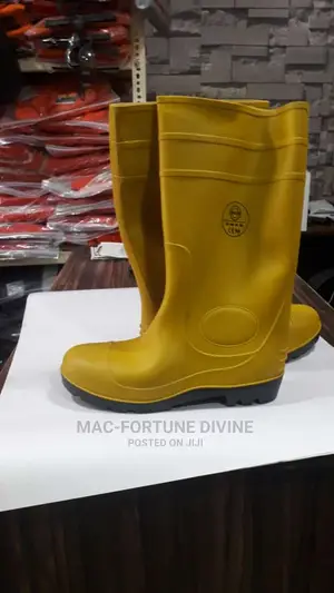 Quality Safety Yellow Rain Boot.