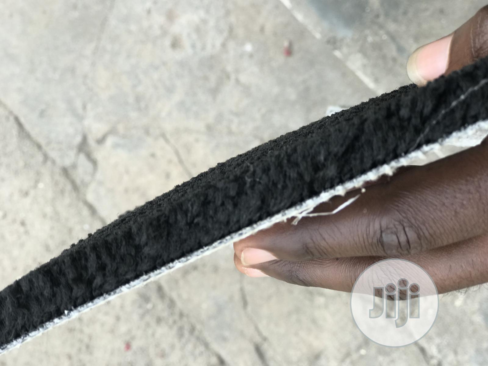 Plain Black Thick Rugs