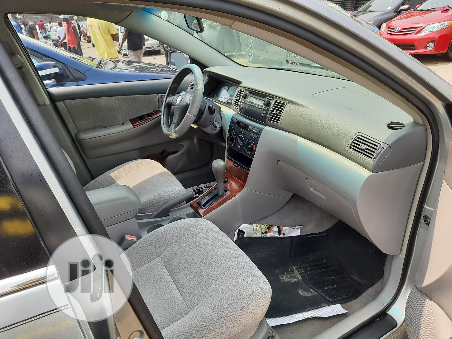 Toyota Corolla LE 2004 Silver