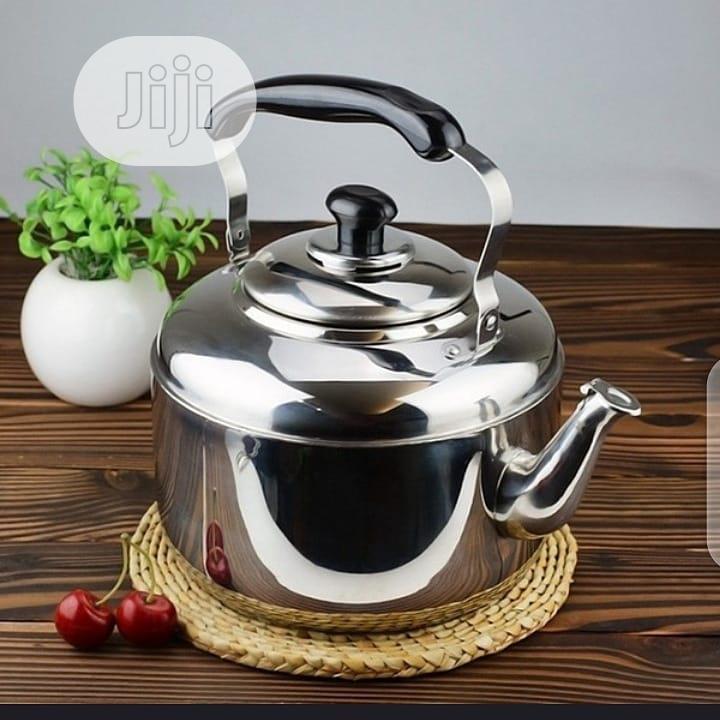 7.5litres Quality Whistling Kettle