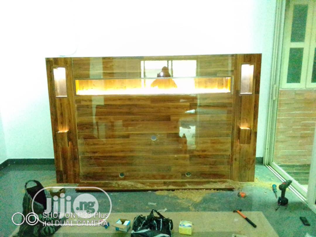 High Glossy Mounted Tv