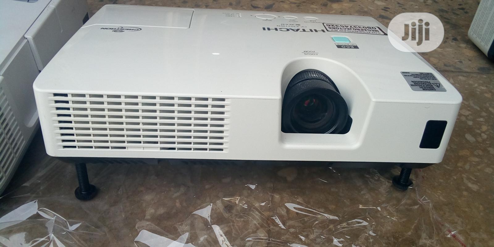 HDMI Hitachi Projector