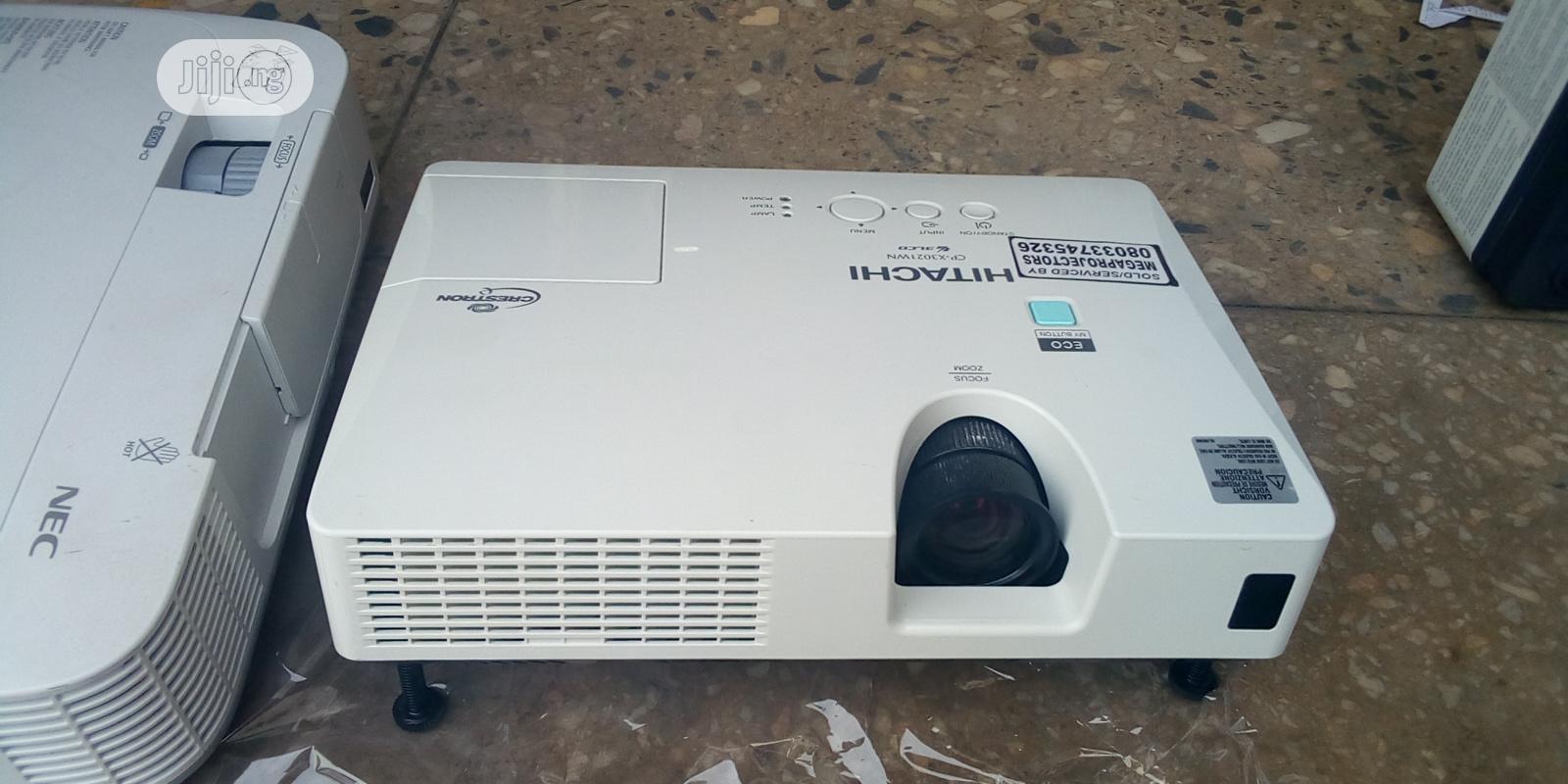 HDMI Hitachi Projector
