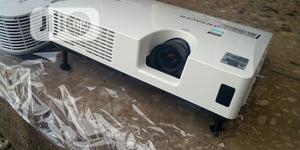 HDMI Hitachi Projector
