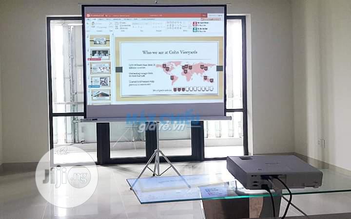 Projector Screens