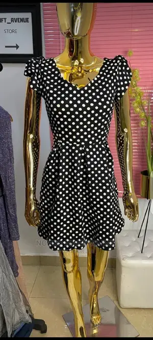 Size 8 Faceless Gold Chrome Manequin