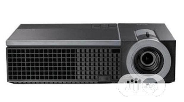 ほぼ未使用 DELL 1610HD DLP プロジェクター 3500lm 付属品 繁く