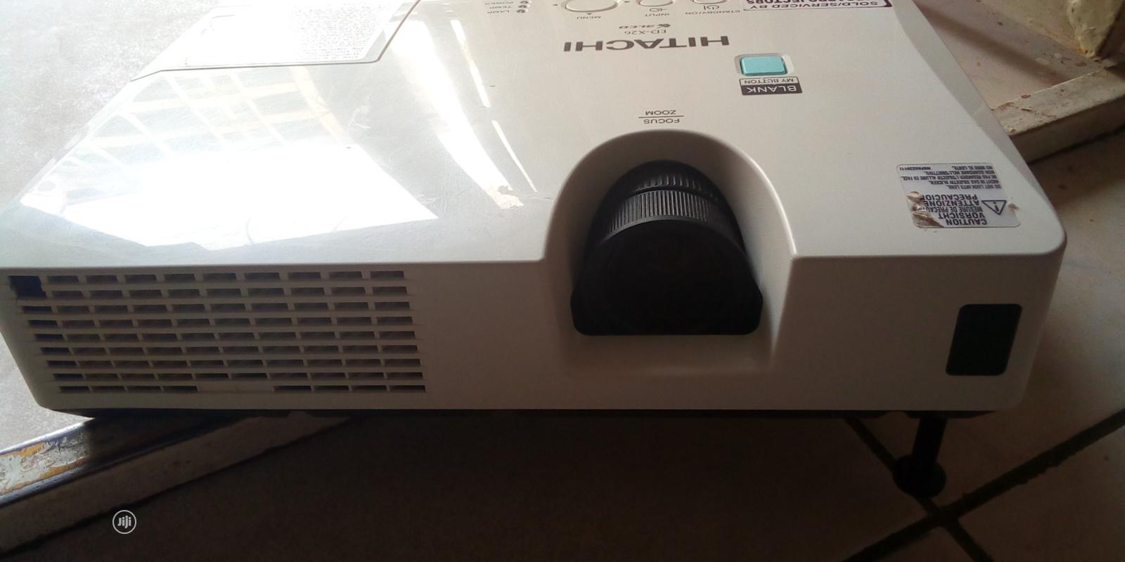 Hitachi Projector