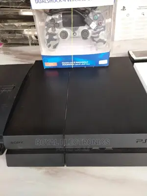 Uk PS4 Gamewith Latest Game Downloaded Withfifa23 and PES23