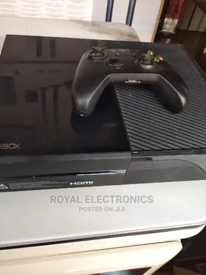 Xbox One Game Downloaded With 10 Latest Game and With Pad