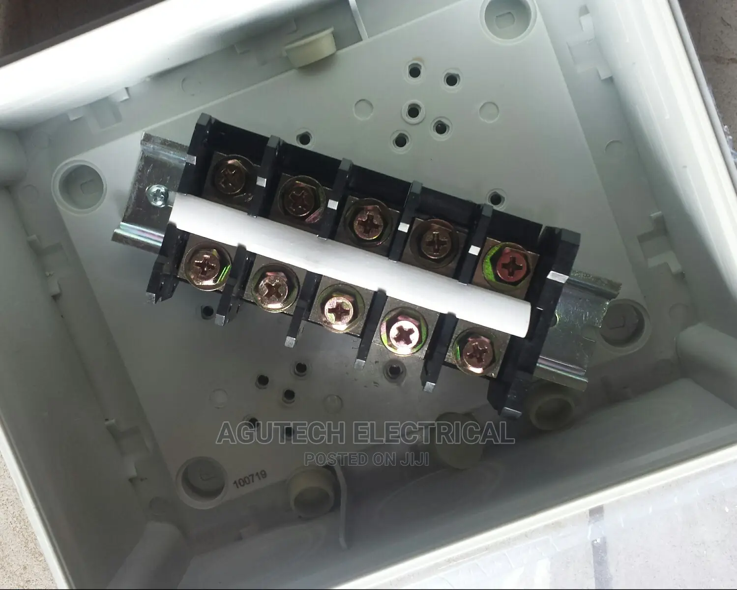 Waterproof Adaptable Box With Connector