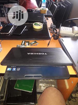 Laptop Toshiba Satellite L740 4GB Intel Core i3 HDD 250GB