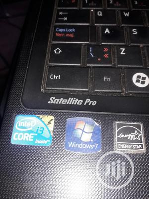 Laptop Toshiba Satellite L740 4GB Intel Core i3 HDD 250GB
