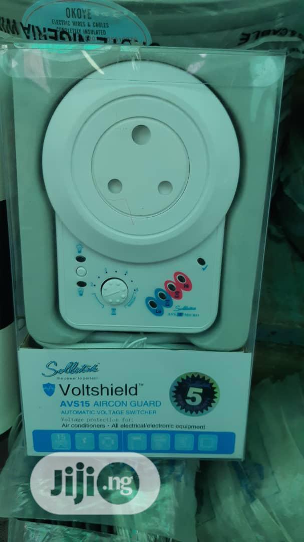 15amps Sollatek Automatic Voltage Switcher