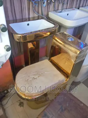 Executive Water Closet (Gold)