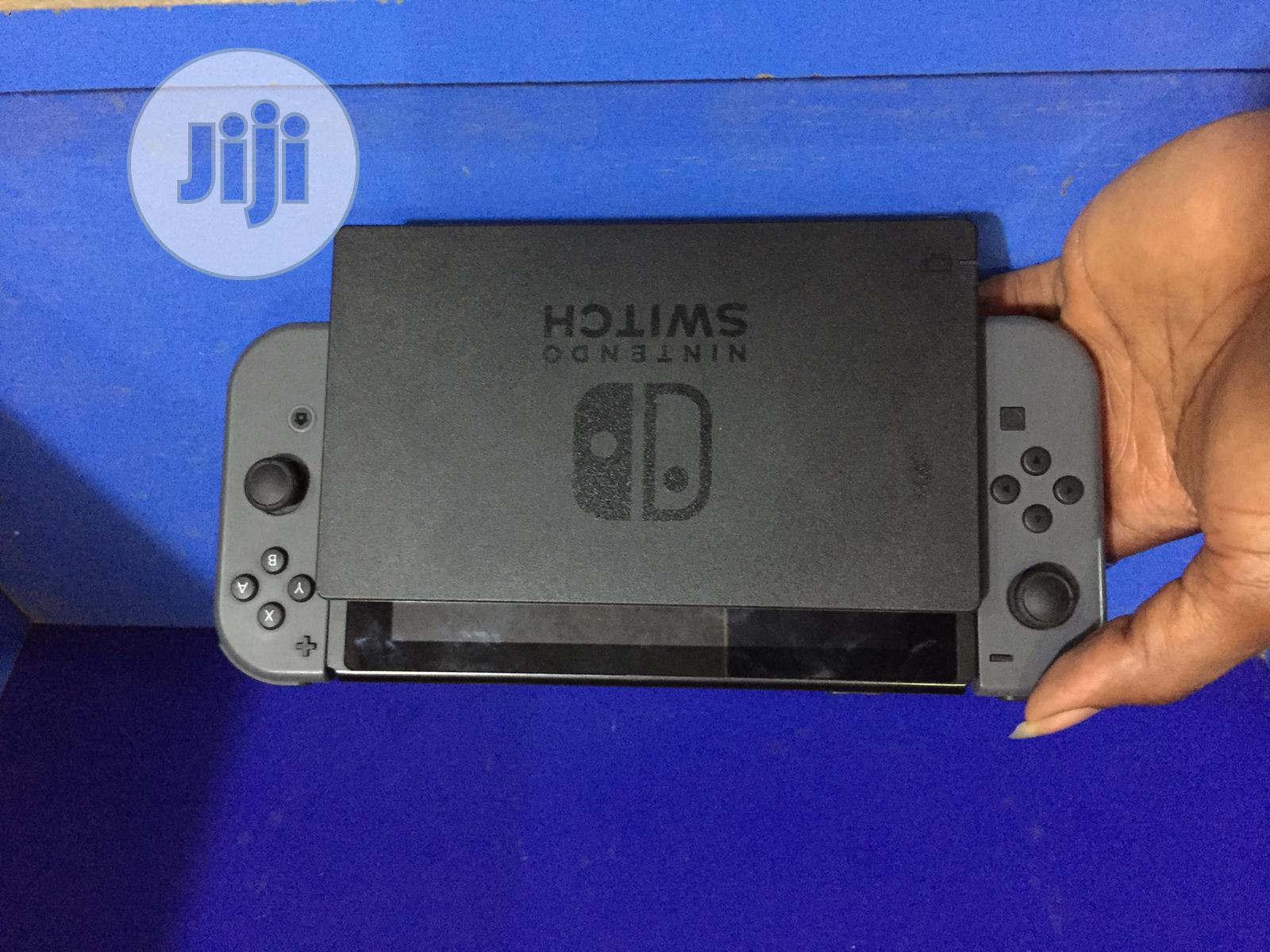 Nintendo Switch + Dock